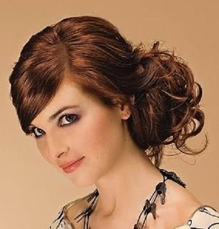 Coafură elegantă de ocazie, Foto: mediumhairstylepics.net