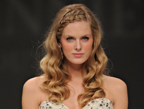 Coafură franțuzească pentru păr lung, Foto: howtohairbraid.wordpress.com