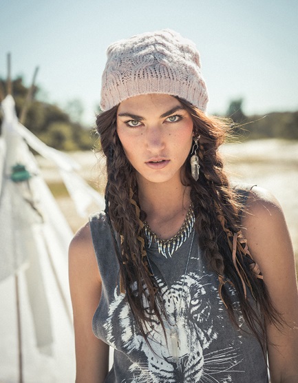 Coafură gypsy cu multe codițe împletite, Foto: pfashionmusiqe.blogspot.r