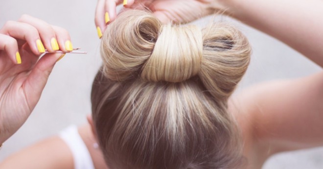 Coc chignon în formă de fundiță, Foto: zoemacaron.fr