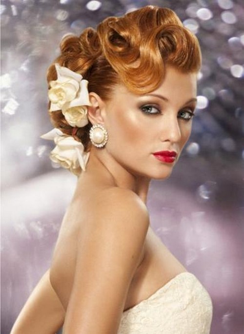 Coafură cu flori în păr, Foto: mirvolos.com