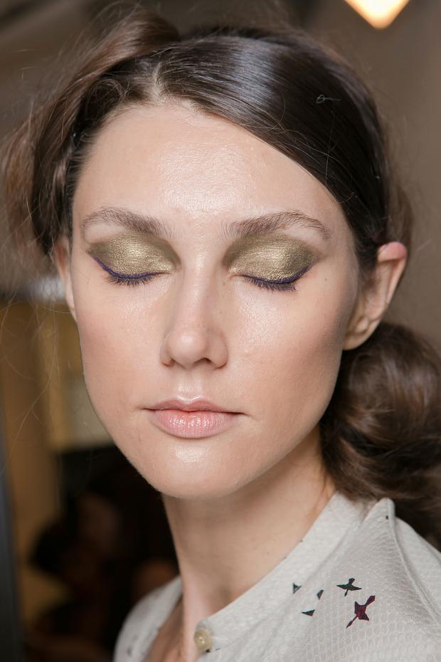 Machiaj elegant pentru pleoape în colecția pentru primăvara anului 2016 a designerului Marissa Webb, Foto: fashionising.com