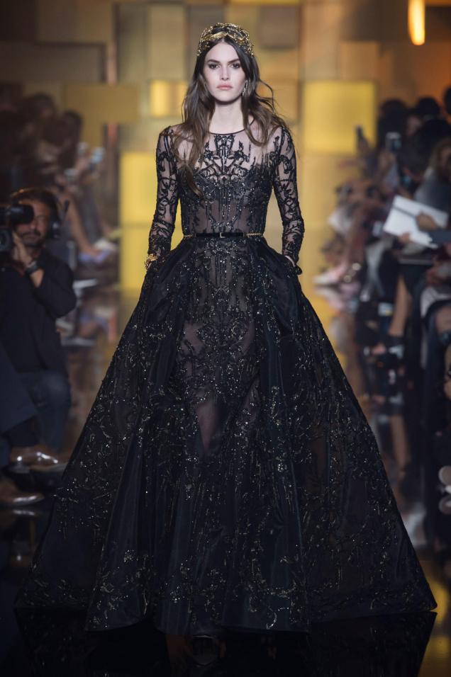 Rochie din dantelă neagră, colecția Elie Saab, Foto: thefashionmannequinblog.wordpress.com