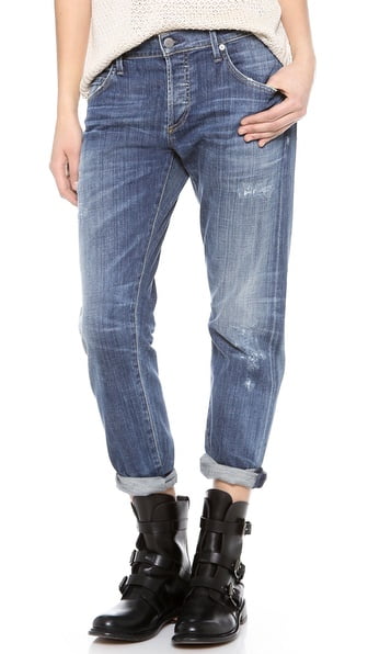 Jeanși boyfriend cu cizme negre pentru sezonul rece, Foto: thebestfashionblog.com