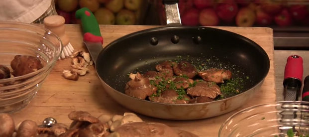 Ciuperci Shiitake gătite la tigaie