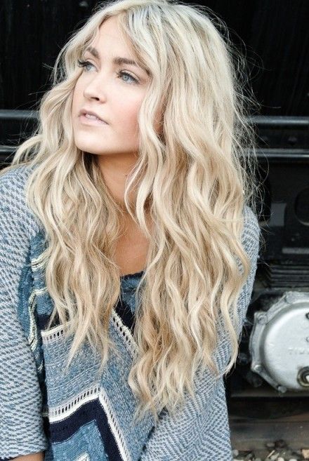 Coafură Beach Waves pentru păr lung și blond, Foto: fifthavenuemarket.com