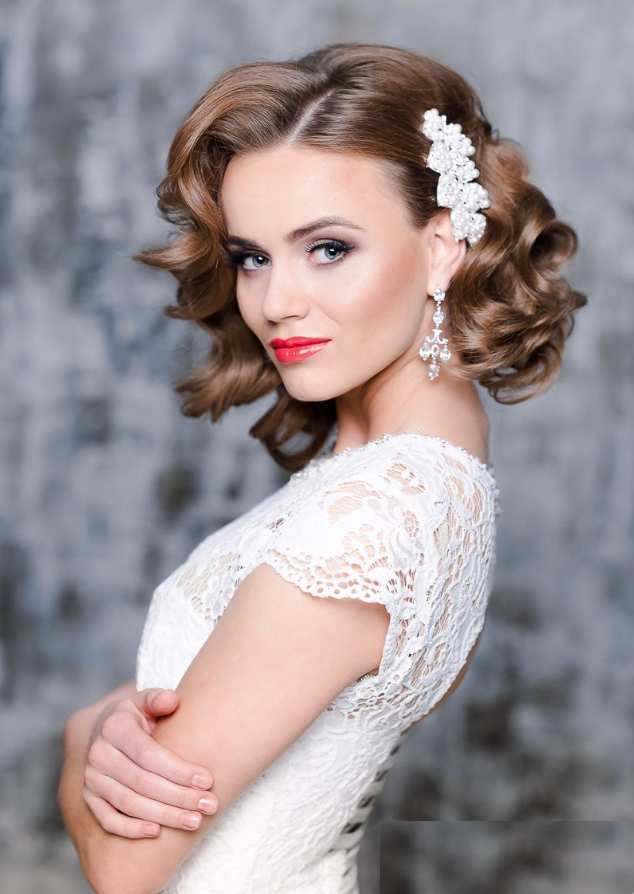 Coafură cu bucle pentru mireasă, Foto: fashionplus.over-blog.com