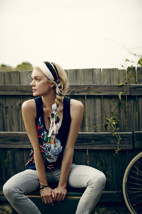 Coafură cu eșarfă potrivită pentru acest sezon estival, Foto: blog.anthropologie.com