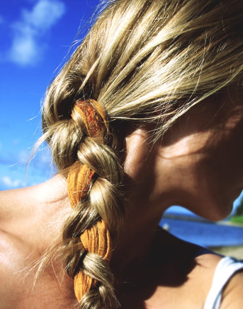 Coafură cu eșarfă împletită în păr, Foto: goldfishkiss.com