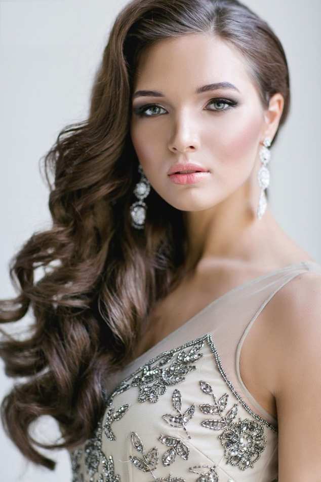 Coafură elegantă pentru ocazie, Foto: fashionplus.over-blog.com