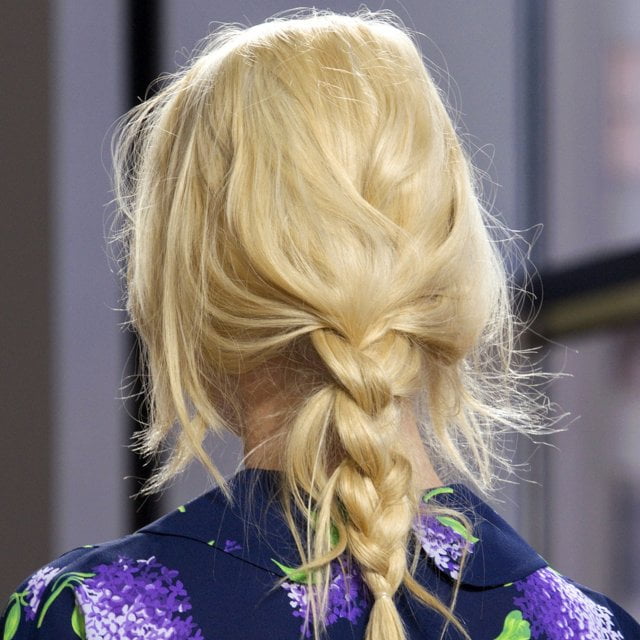 Păr împletit lejer în coadă, Foto: cosmopolitan.fr