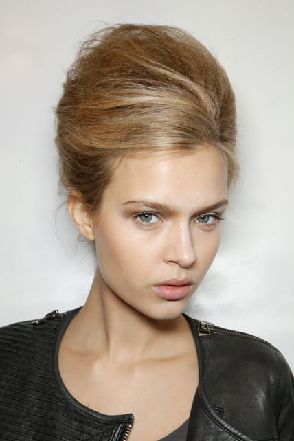 Părul prins în coc în stil Brigitte Bardot, Foto: smoda.elpais.com