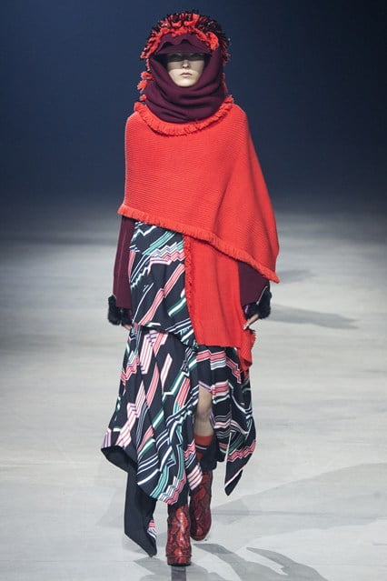 Pelerină în tendințele modei, Foto: globefashionrunway.com
