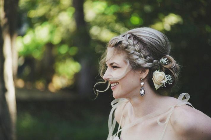 Coafură recomandată pentru nuntă sau botez, Foto: updo-wedding-hairstyles-with-messy-braids