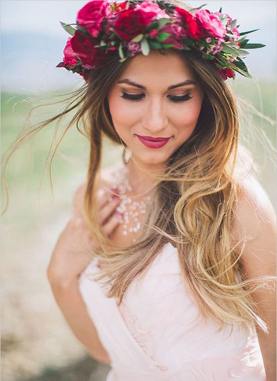 Coroniță de flori naturale în păr, Foto: accessoirescheveuxchic.com