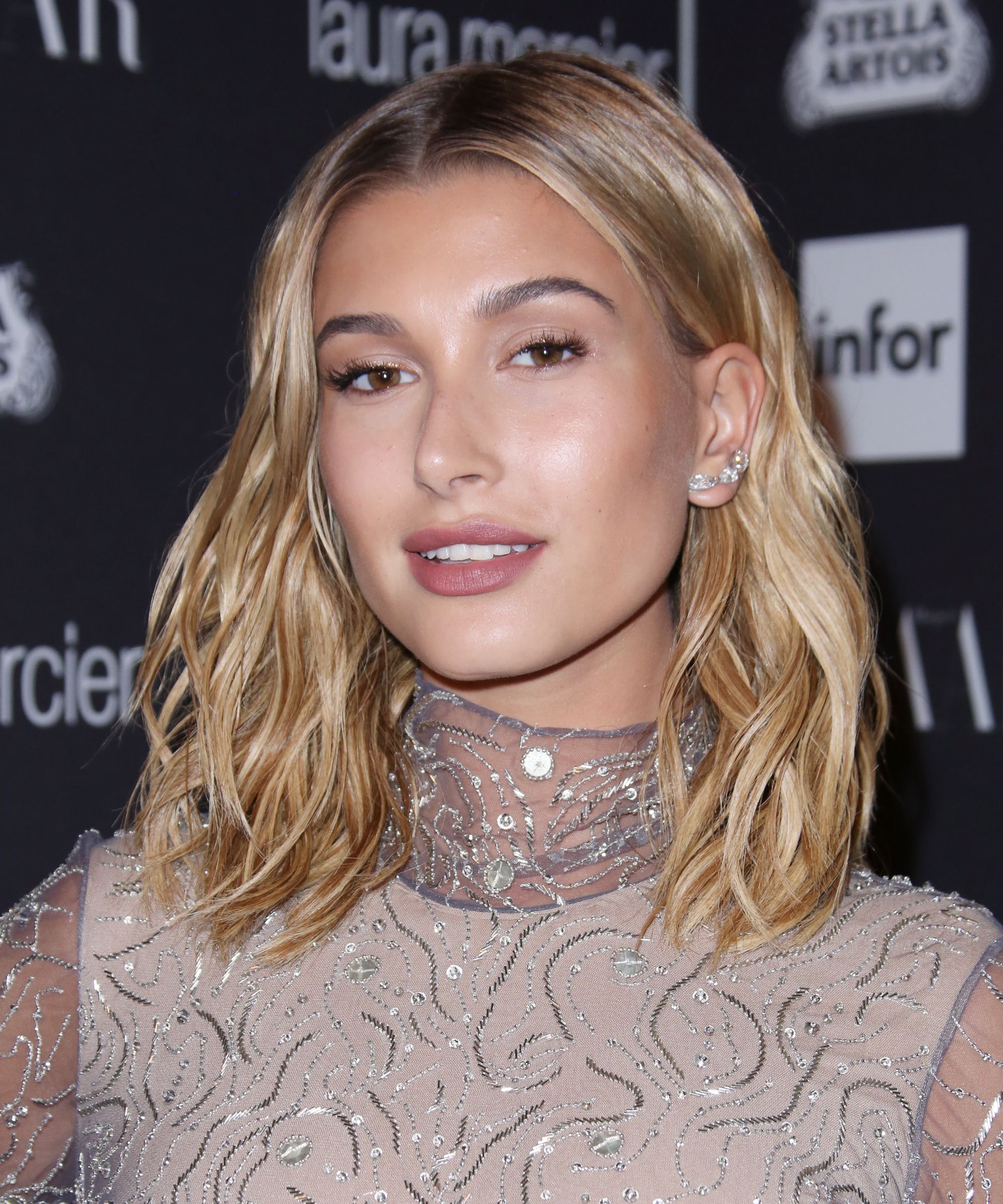 Coafură cu aspect ud, Foto: worldsbiz.ru