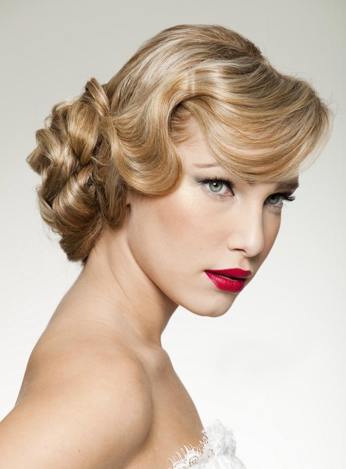 Coafură retro, cu părul prins în coc, Foto: podiumx.net