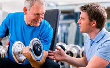 De ce este important antrenamentul cu greutăți la persoanele în vârstă? – Sportul previne osteoporoza