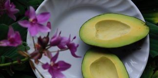 Avocado: Tratamente de sănătate pentru întinerirea feței și a pielii
