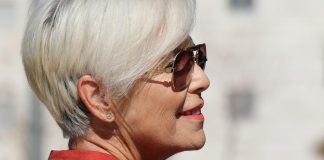 Îngrijirea părului la persoanele mai în vârstă