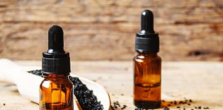 Uleiul de chimen negru – un leac împotriva ridurilor și căderii părului