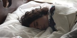 Sfaturi și tratamente pentru a scăpa de ridurile de somn