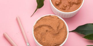 Îngrijirea pielii și a părului cu argilă roșie – Cum se utilizează masca din argilă acasă?