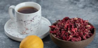 Ceai de hibiscus – 10 proprietăți vindecătoare ale băuturii pentru sănătate