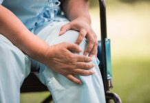 Tratament natural pentru osteoporoză: plante, infuzii și remedii tradiționale